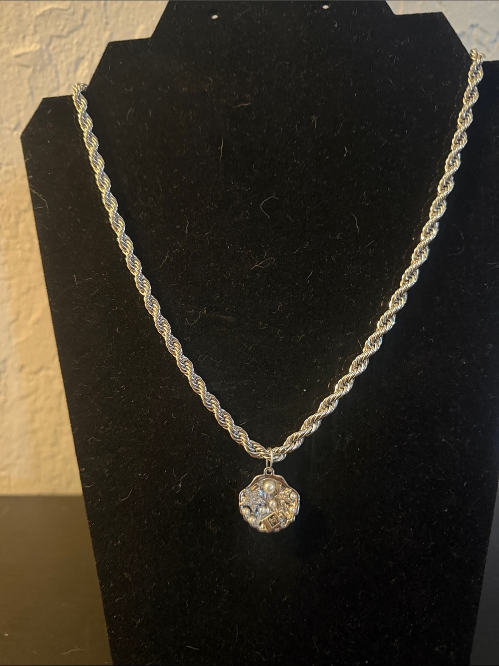 Inspired Silver Rope Chain Necklace with Decorative Crystal Seashell Pendant